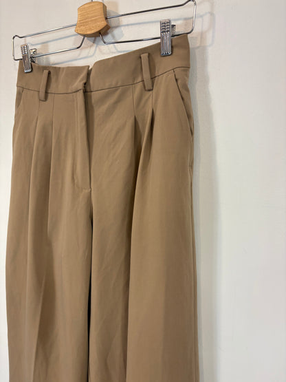 ZARA. Pantalón pinzas camel