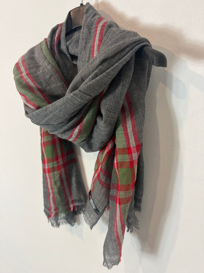 OTRAS. Bufanda cashemre gris