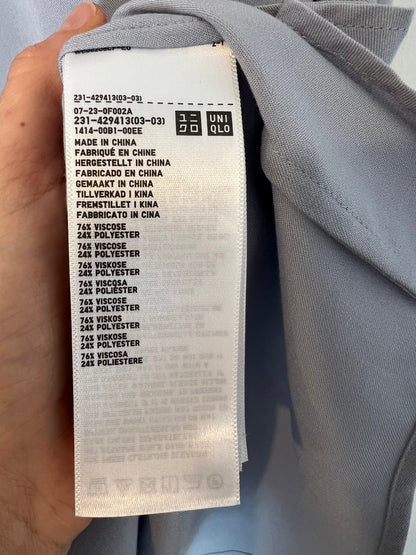UNIQLO. Blusa fluida azul claro T XS