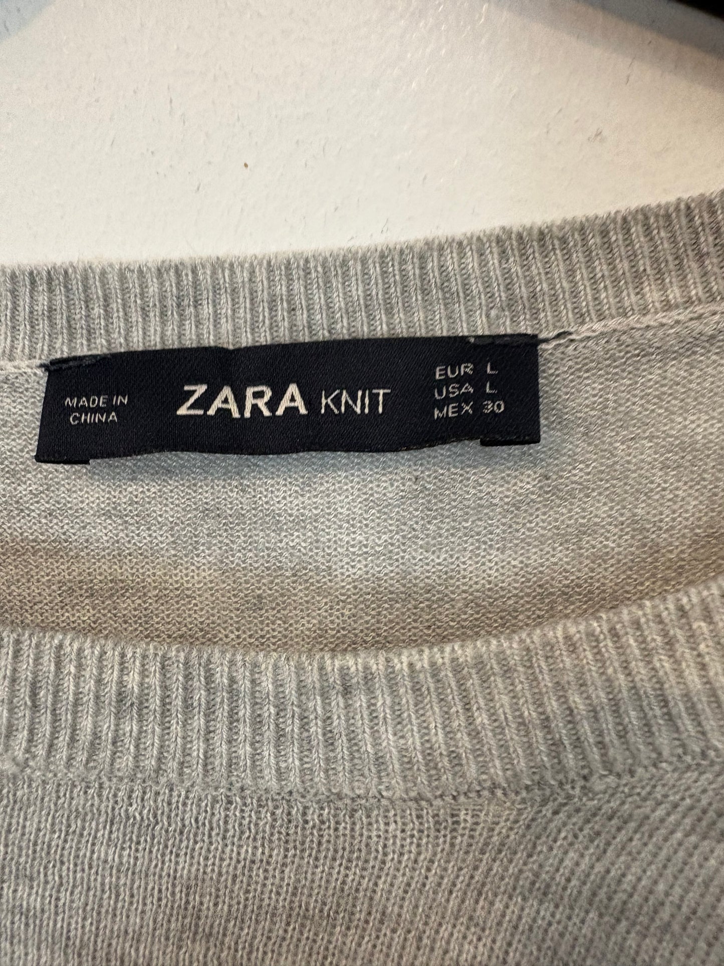 ZARA. Thin gray sweater. TL