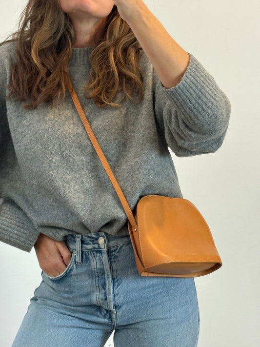 SÉZANE. Bolso camel asa larga