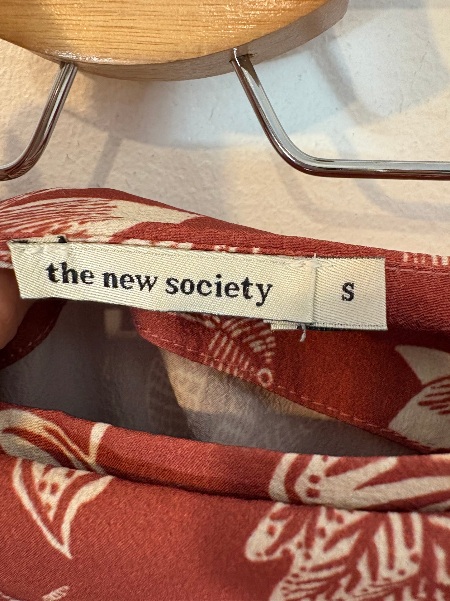 THE NEW SOCIETY. Conjunto blusa y falda cruzada