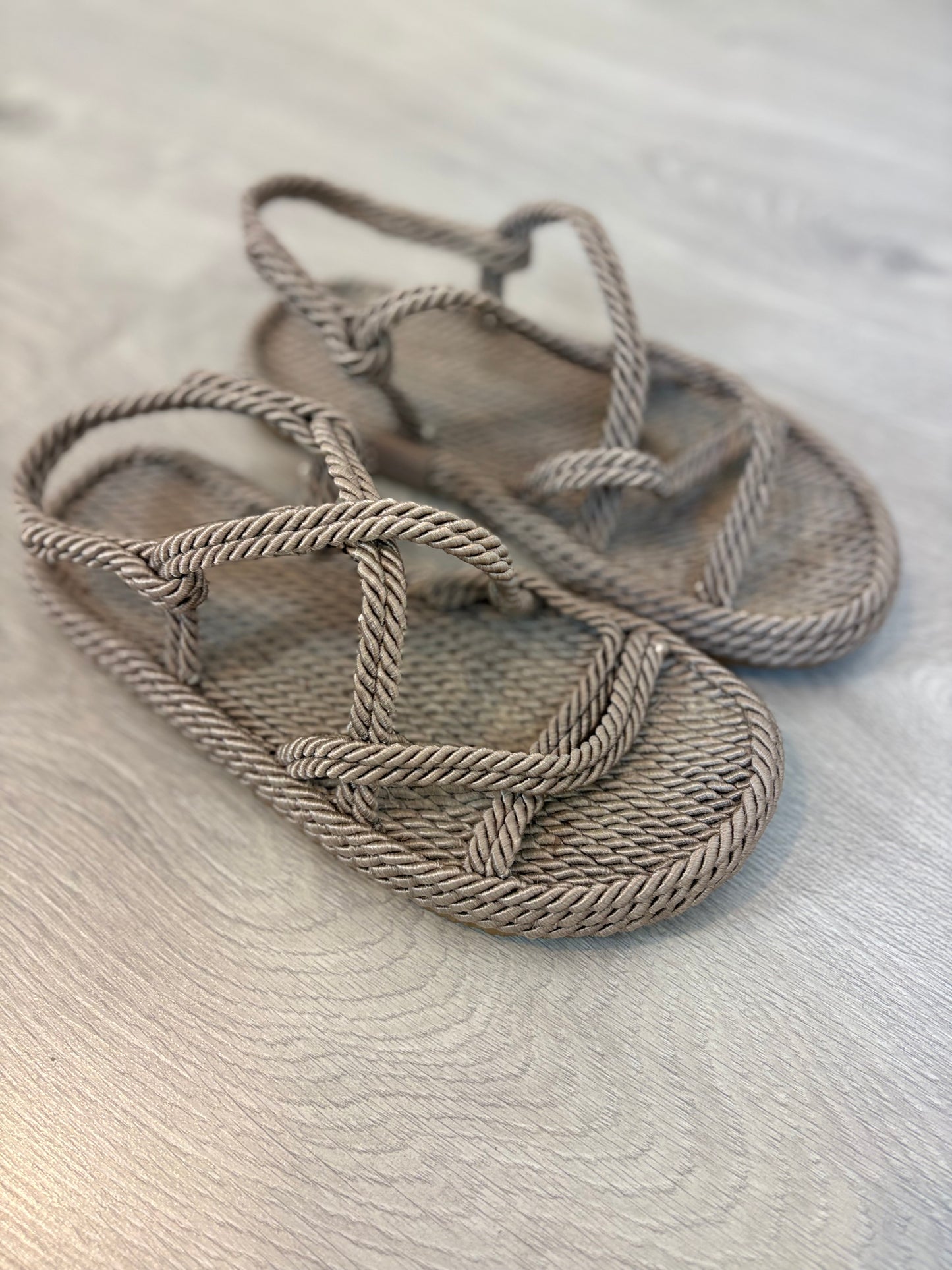 OTRAS. Sandalia plana gladiador. T 40