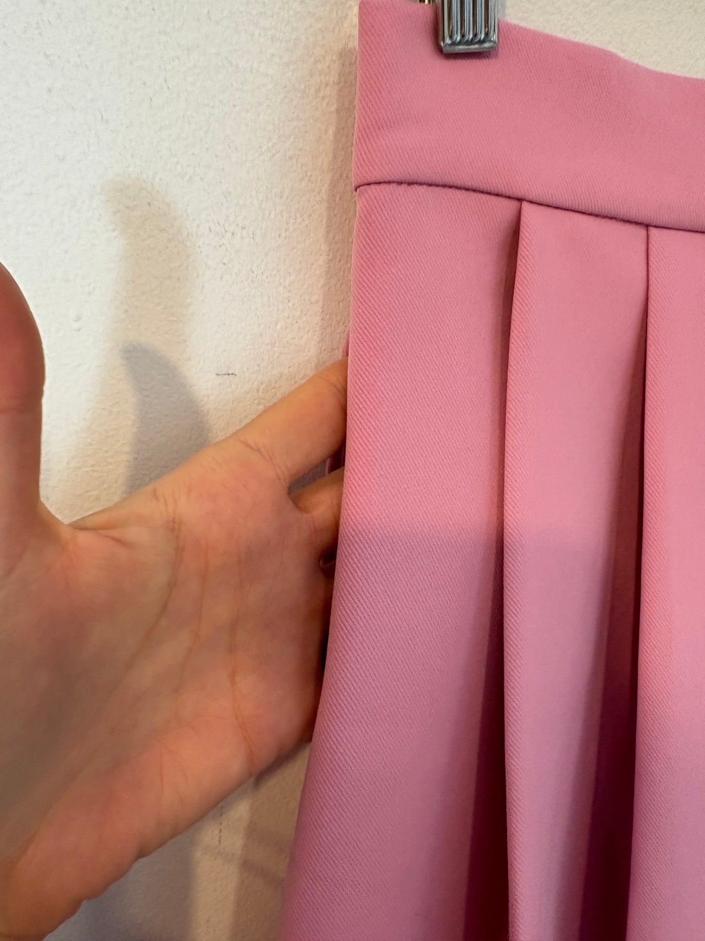 ZARA. Falda midi tablas con bolsillos