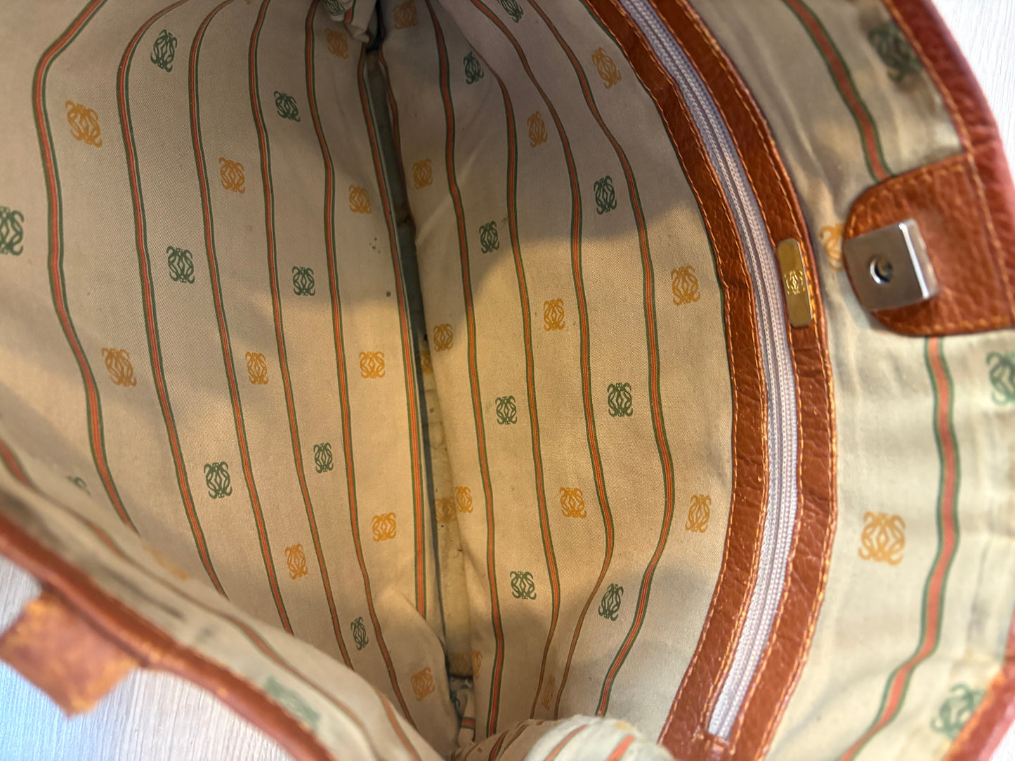 LOEWE. Bolso piel vintage