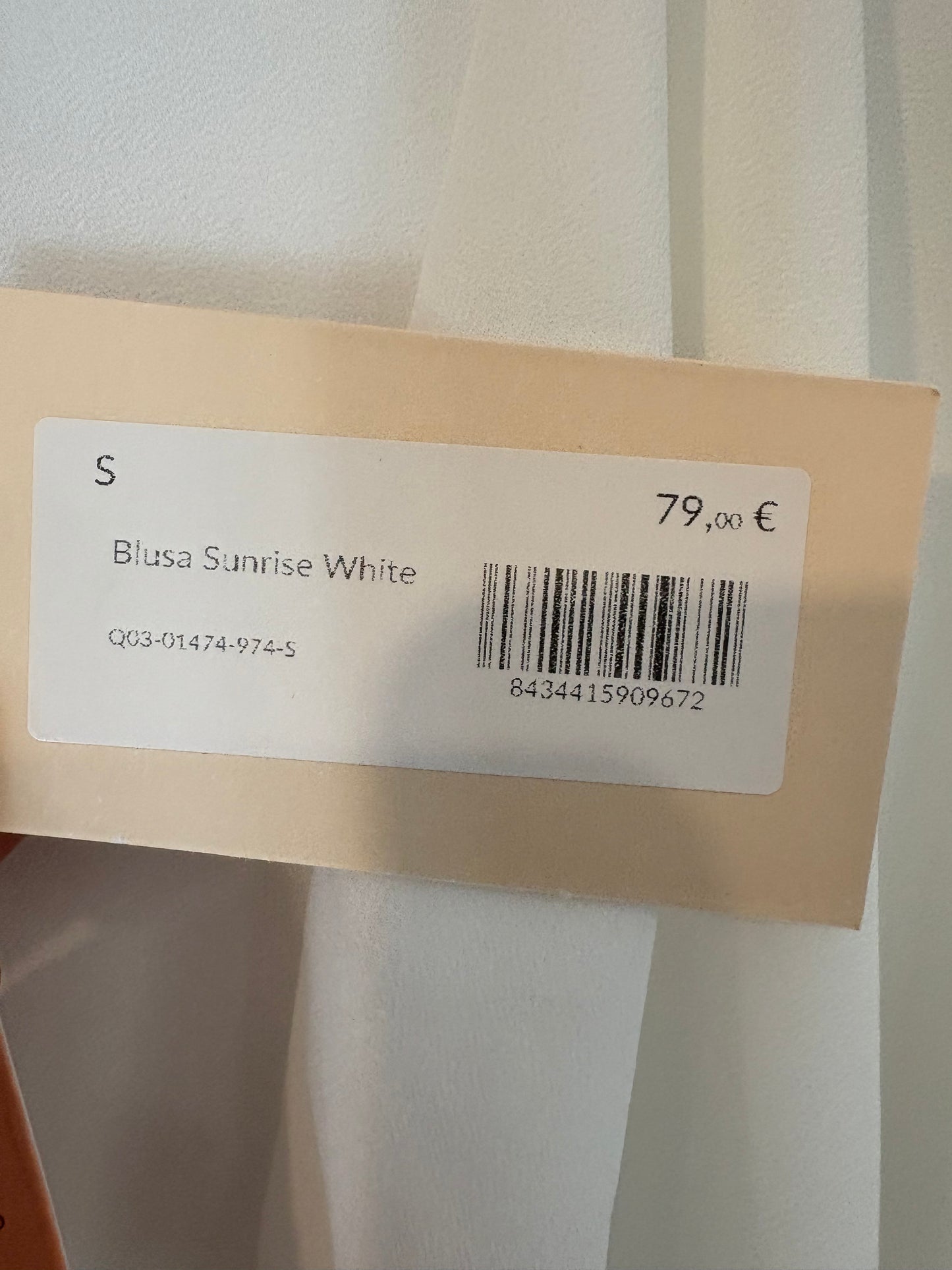 BIMANI. Blusa blanca escote fluido