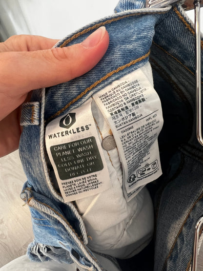 LEVI’S. Denim recto claro rotos