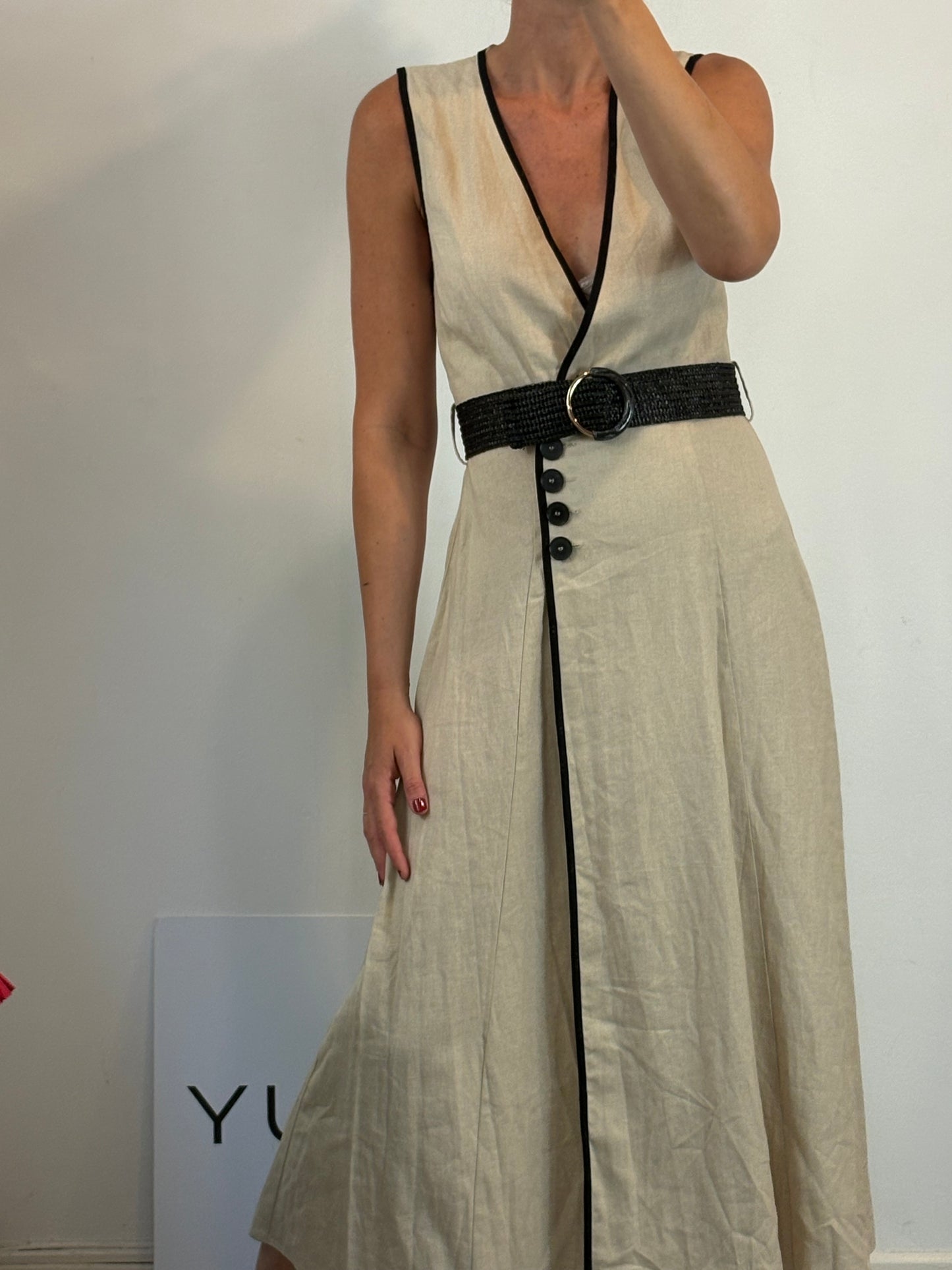 ZARA. Vestido largo lino beige abotonado