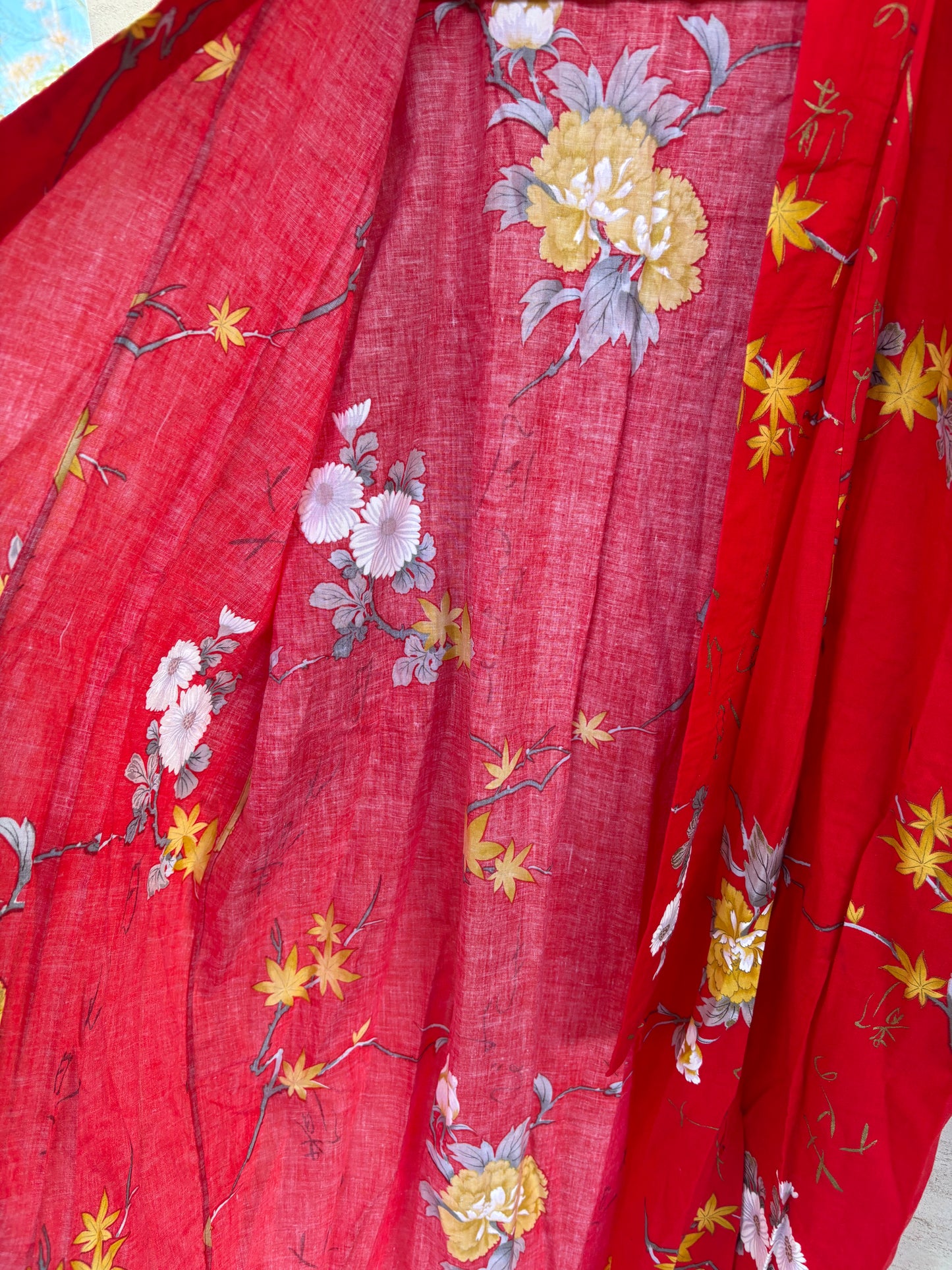 Kimono japonés rojo estampado