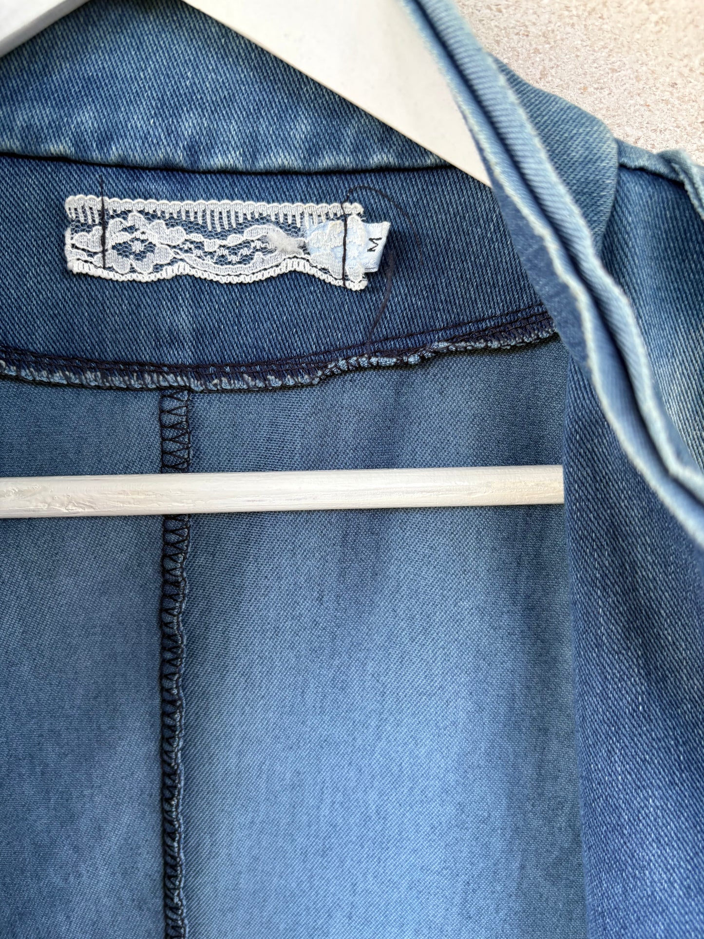 OTRAS. Chaqueta denim ligera doble botonadura. T M