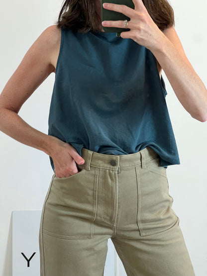 MANGO. Top azul sin mangas. T. M