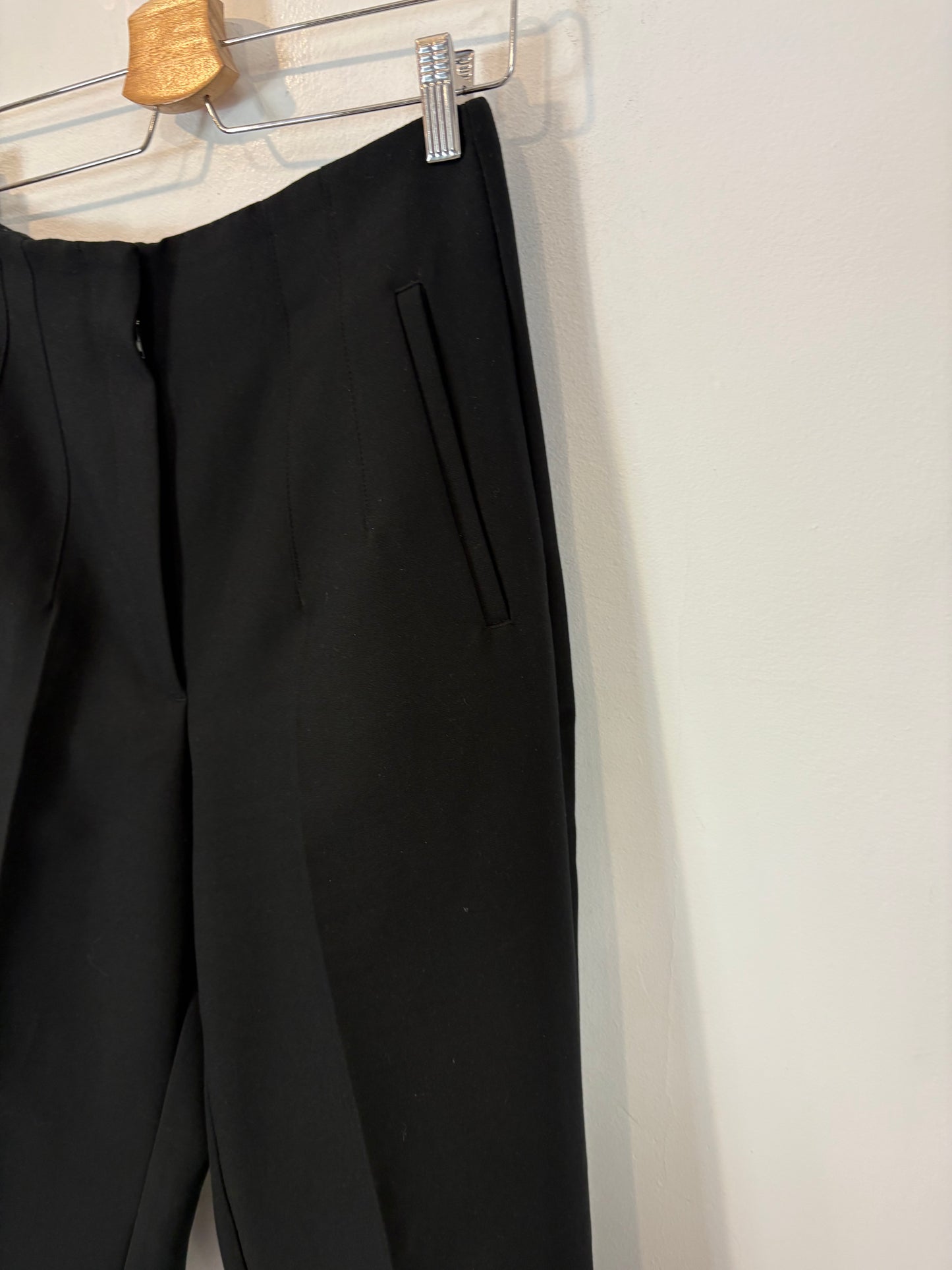 ZARA. Pantalón negro de vestir