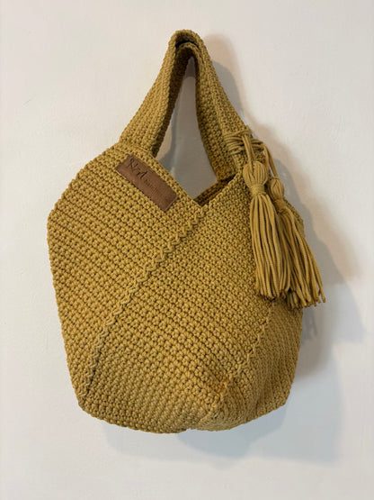 NÄT. Bolso de hombro  hecho a mano