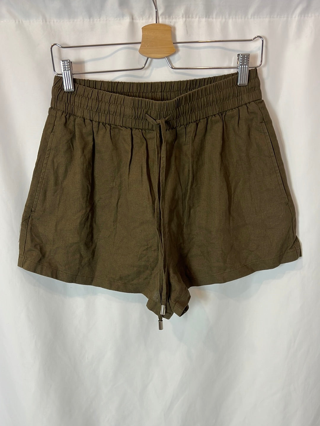 ZARA. Khaki green linen Bermuda shorts. TM