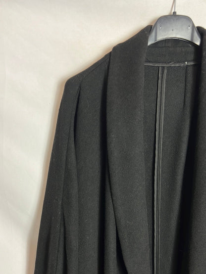 OTRAS. Abrigo largo negro detalles dorados. T S/M