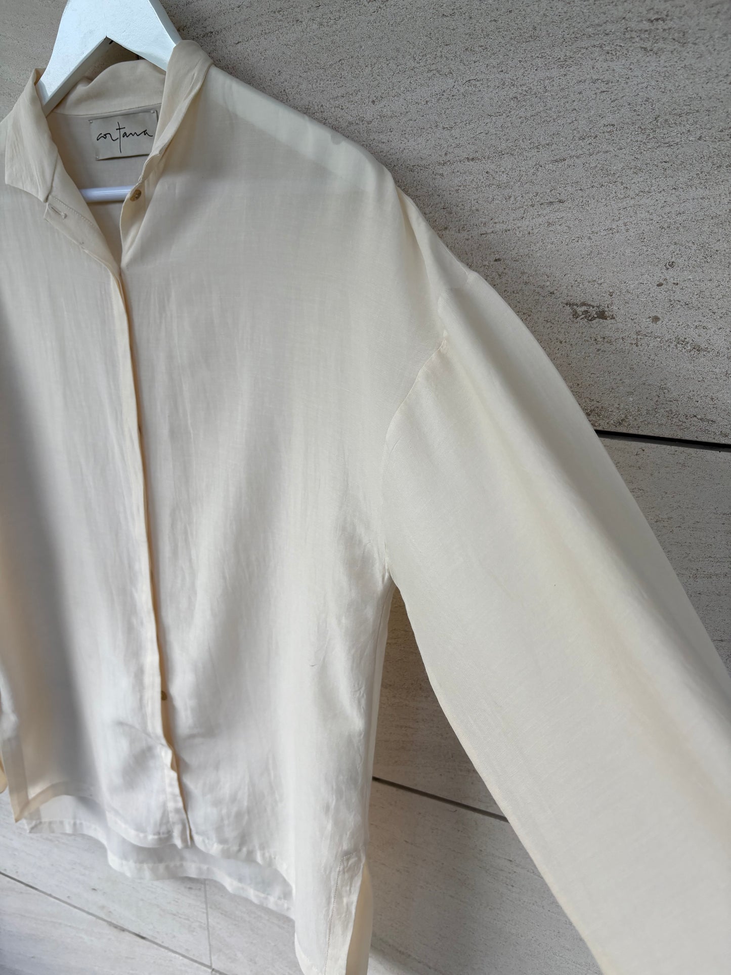 CORTANA. Camisa beige algodón y seda