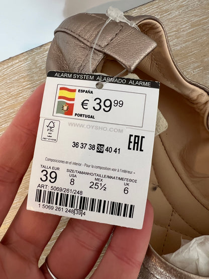 OYSHO. Zapatos plano dorado. T 39