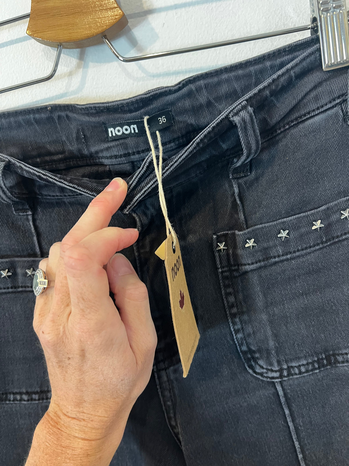 NOON. Denim recto bolsillos