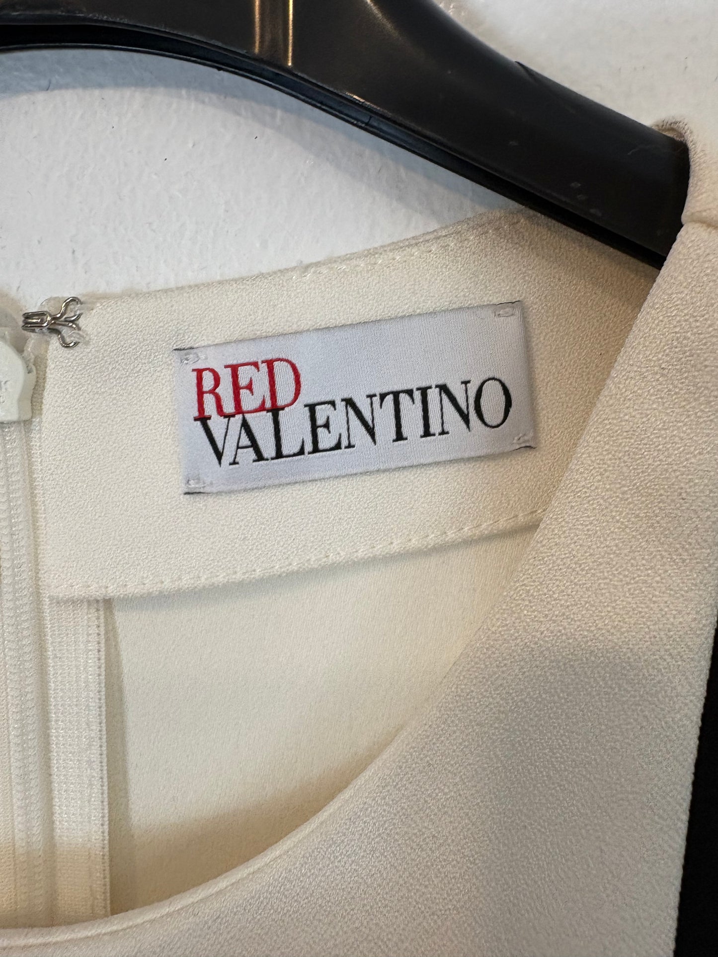 RED VALENTINO. Vestido corto volante. T 40 (S)