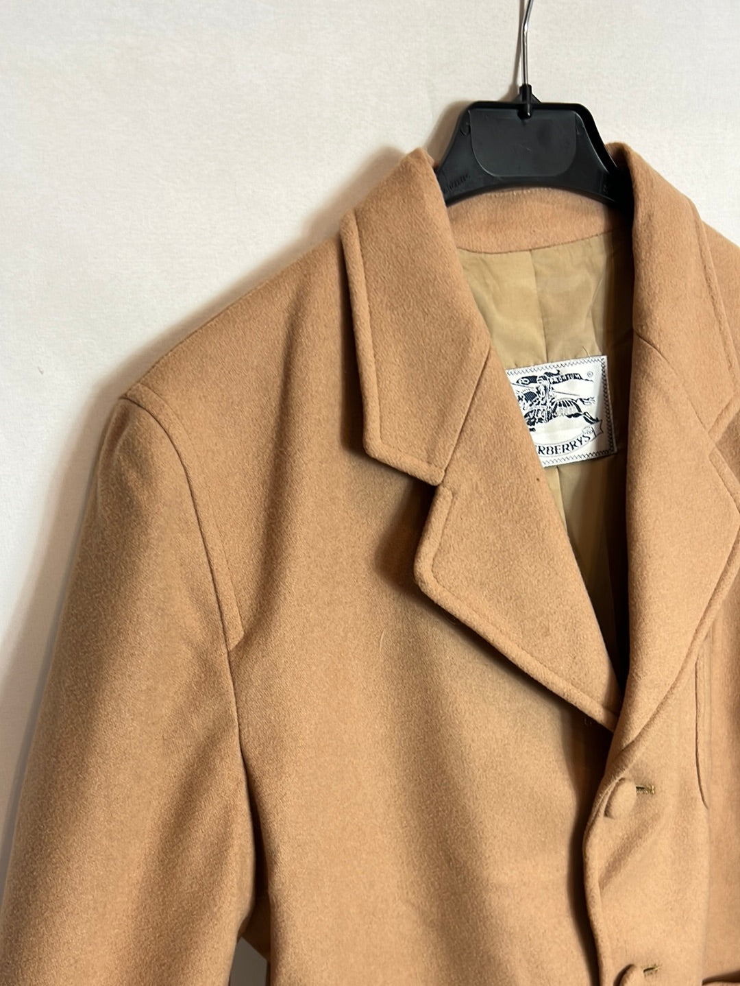 BURBERRYS. Beige wool blazer with pockets. Size 40