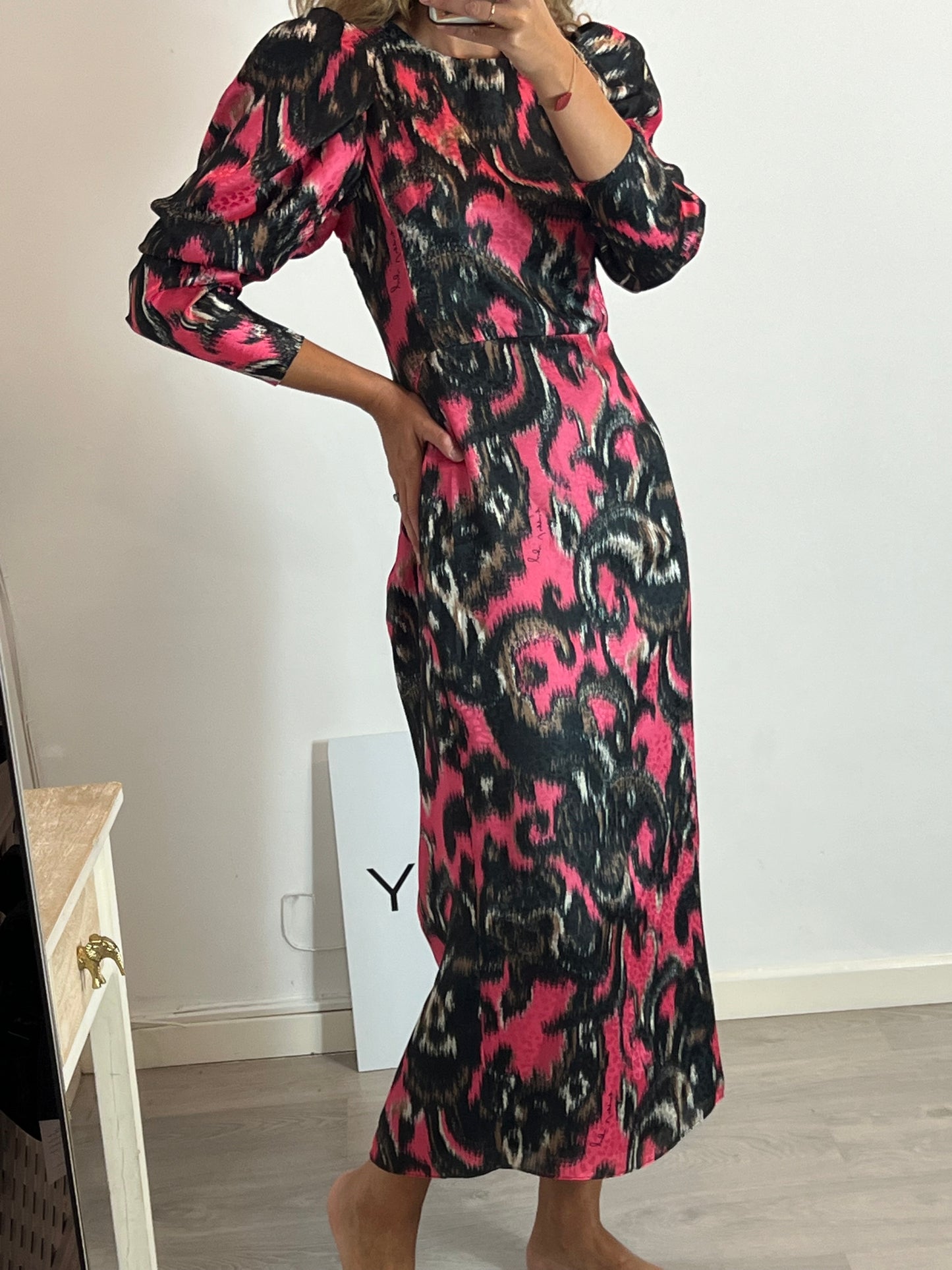 JORGE VÁZQUEZ. Vestido largo estampado satinado. T 38