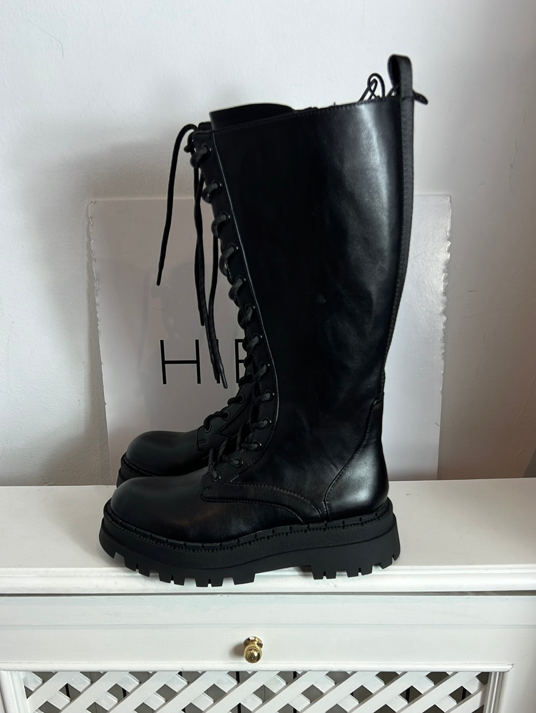 ZARA. Bota alta militar cordones. T 39