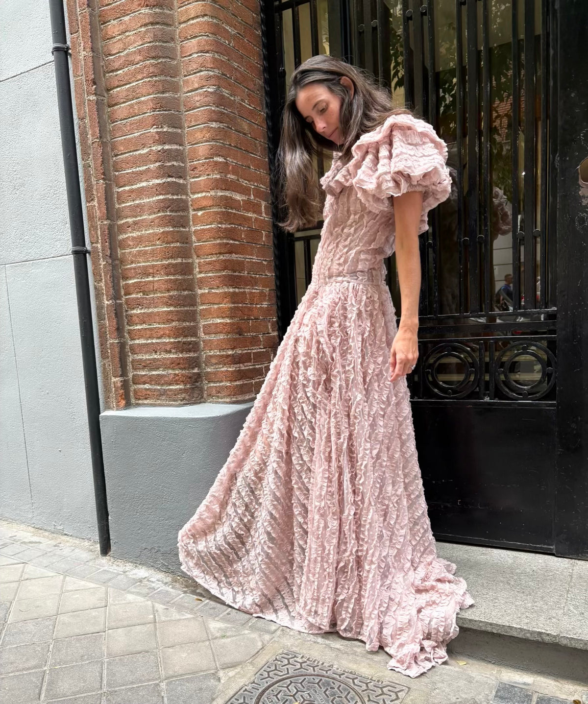 MARMOTA. Vestido largo de gala en tul plumeti rosa empolvado