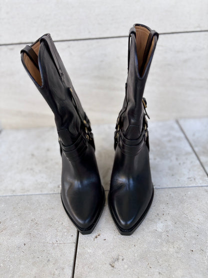 ISABEL MARANT. Bota negra hebilla. T 40