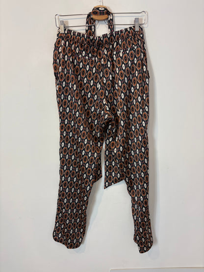 VILAGALLO. Total look fluido estampado geométrico