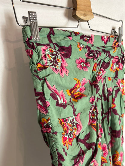 ZARA. Falda corta asimétrica estampada. T M (S)