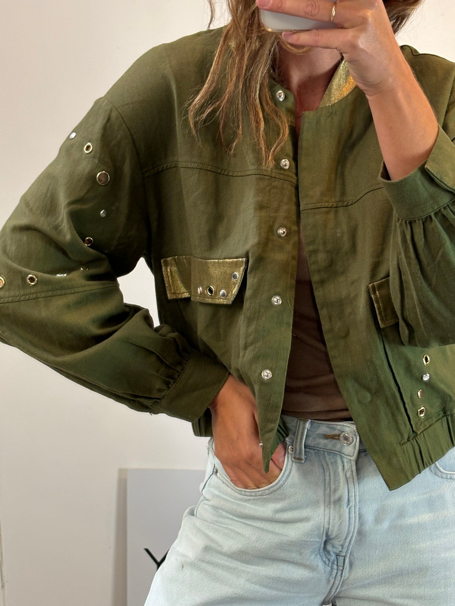 SCALPERS. Conjunto verde tachas. T S