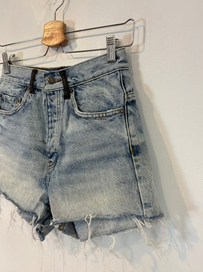THE KOOPLES. Denim short abotonado detalle hebillas