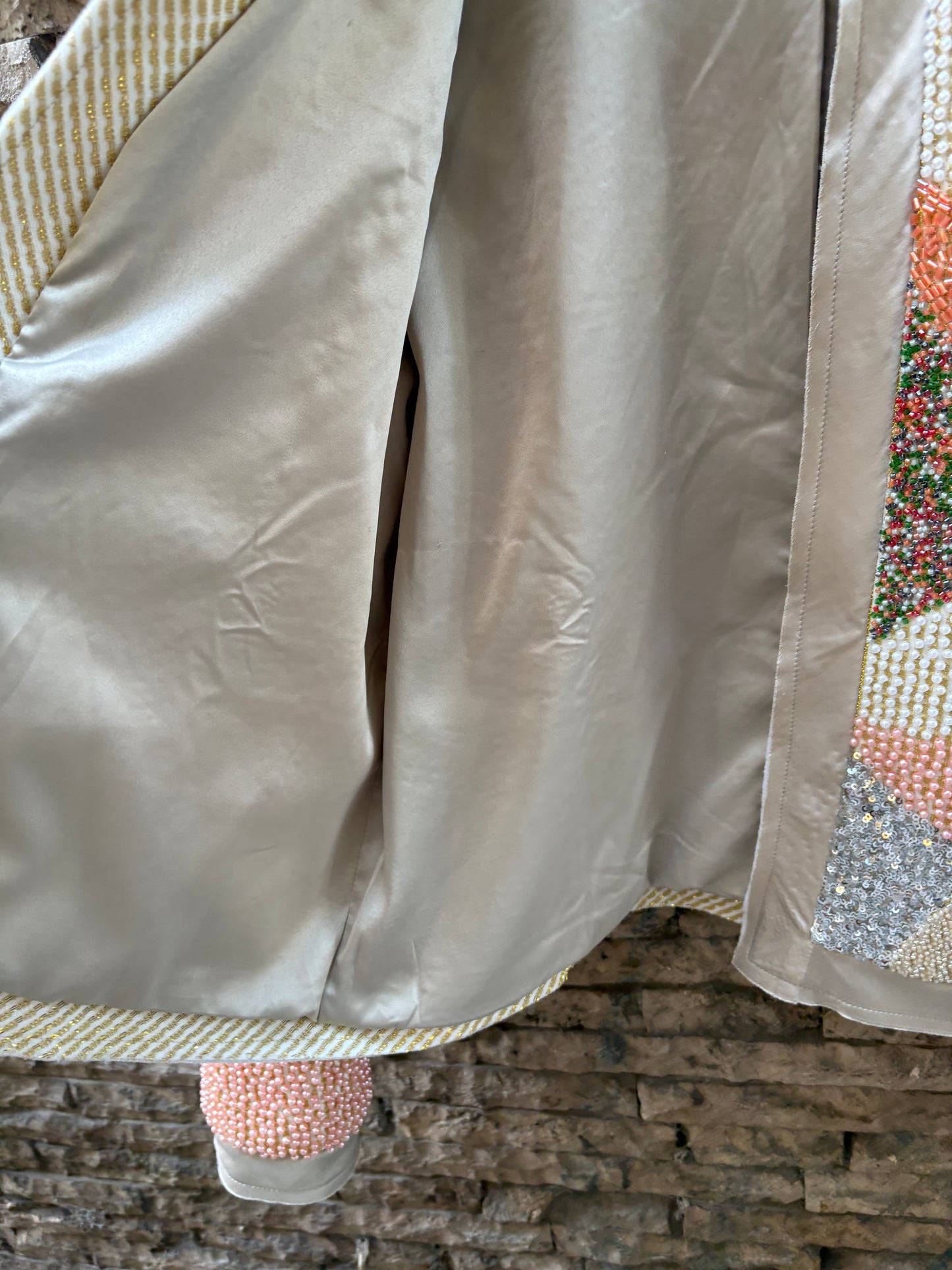 ZARA. Chaqueta coral abalorios. T S