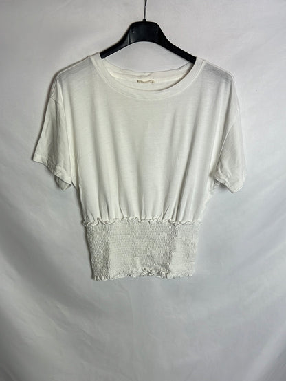 STRADIVARIUS. White gathered T-shirt. TS