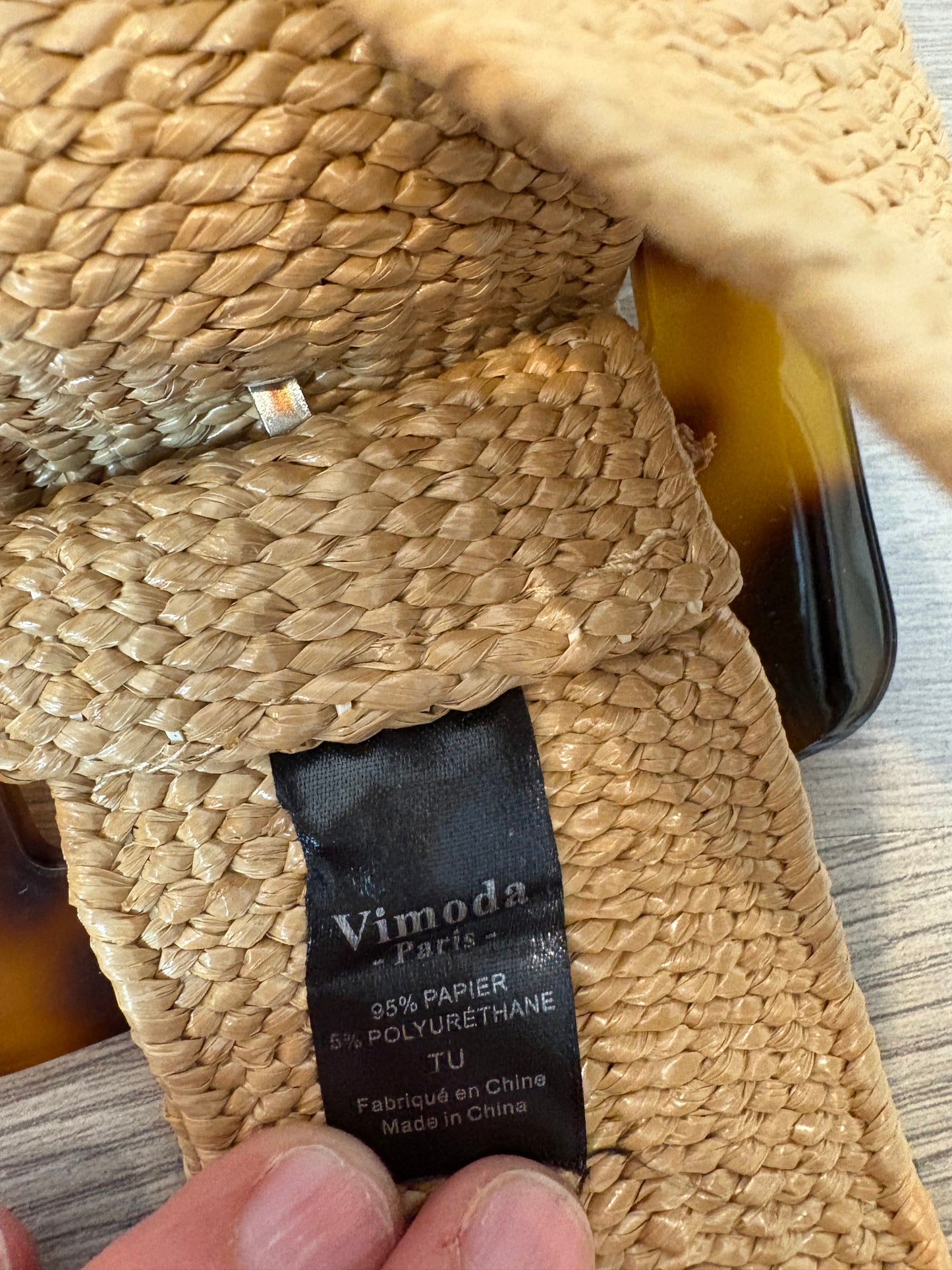 OTRAS. Cinturón rafia hebilla efecto nácar