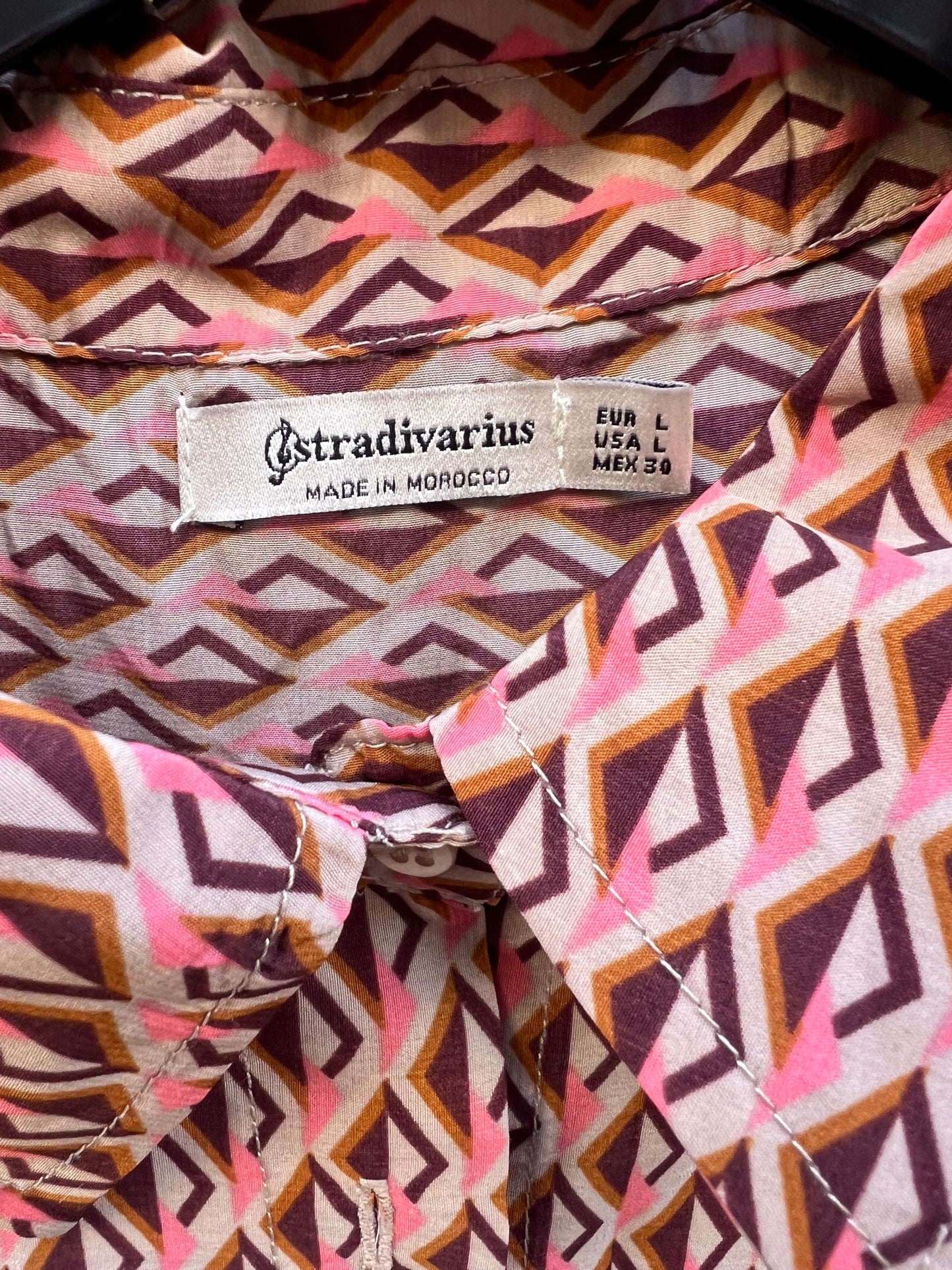 STRADIVARIUS. Blusa fluida estampado retro. T L