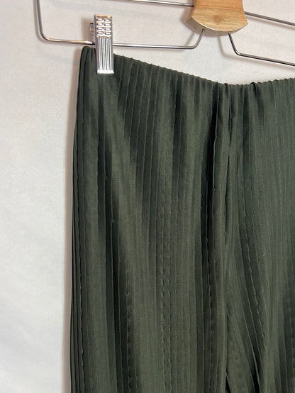 ZARA. Pantalón plisado verde. T S