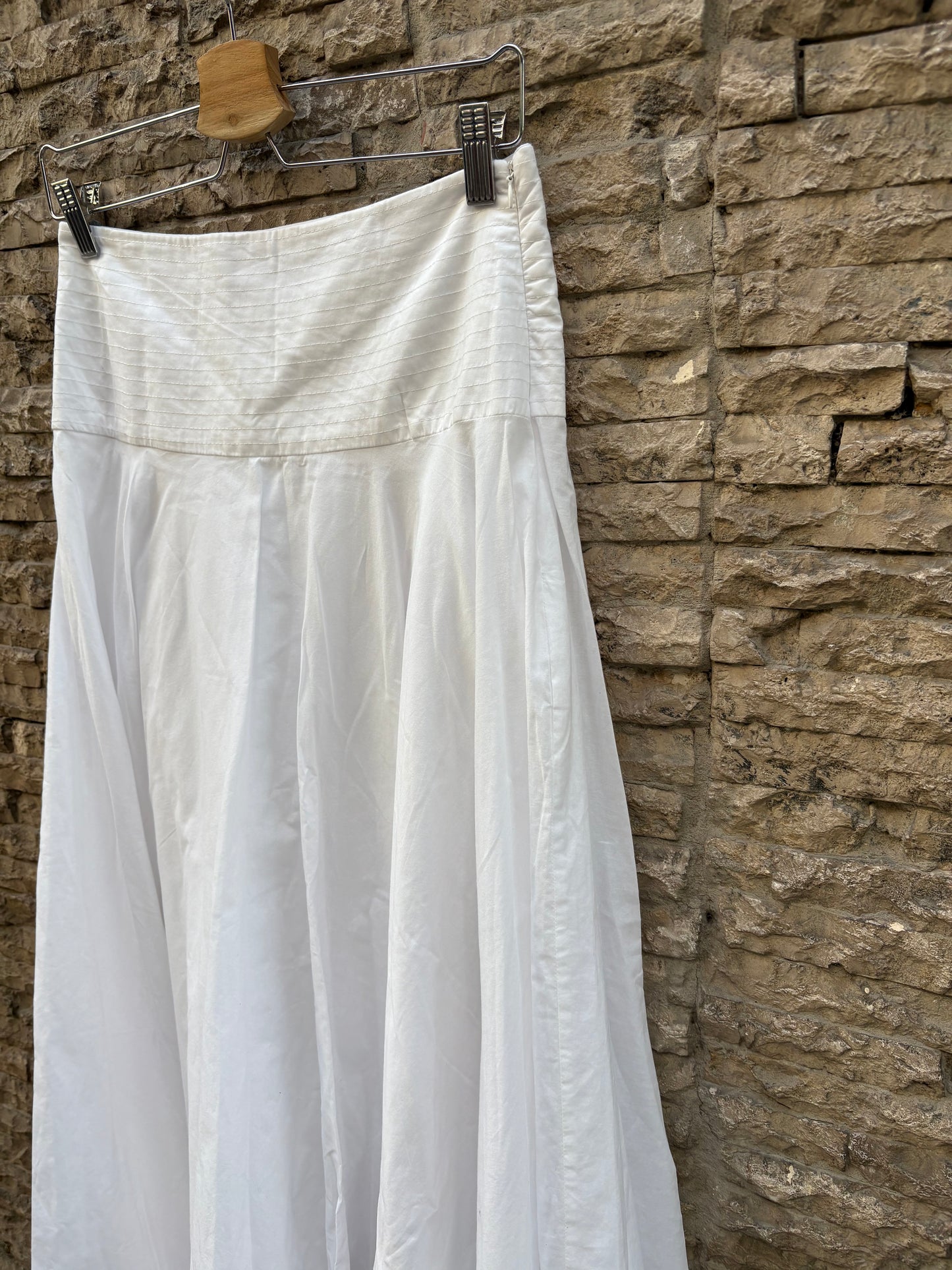 ZARA. Falda blanca midi cintura