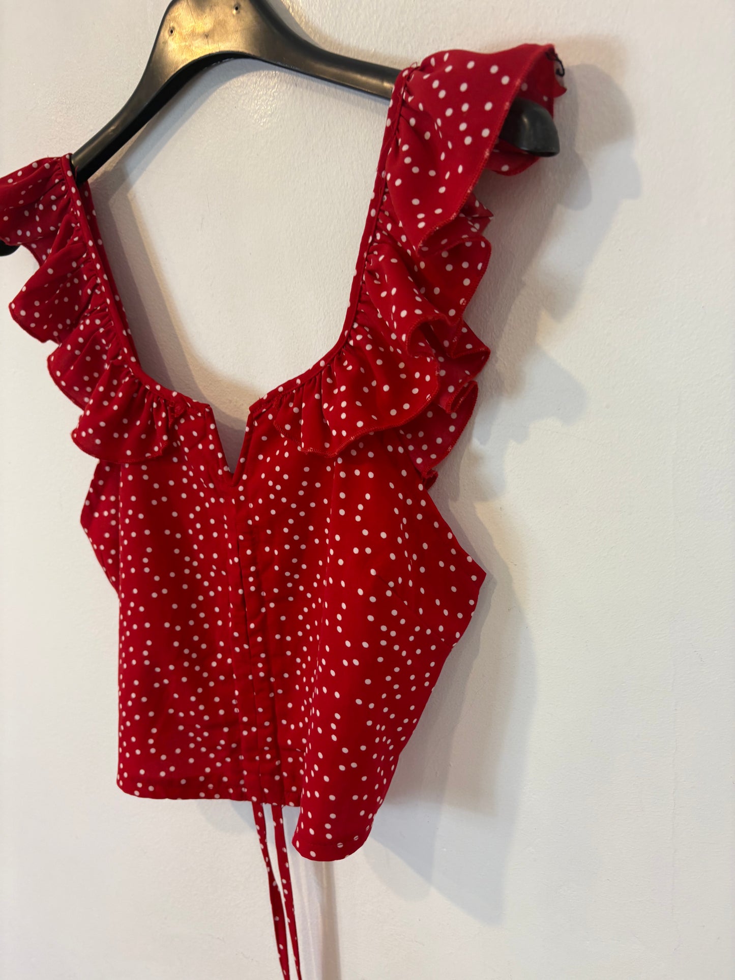 Top rojo lunares y volantes