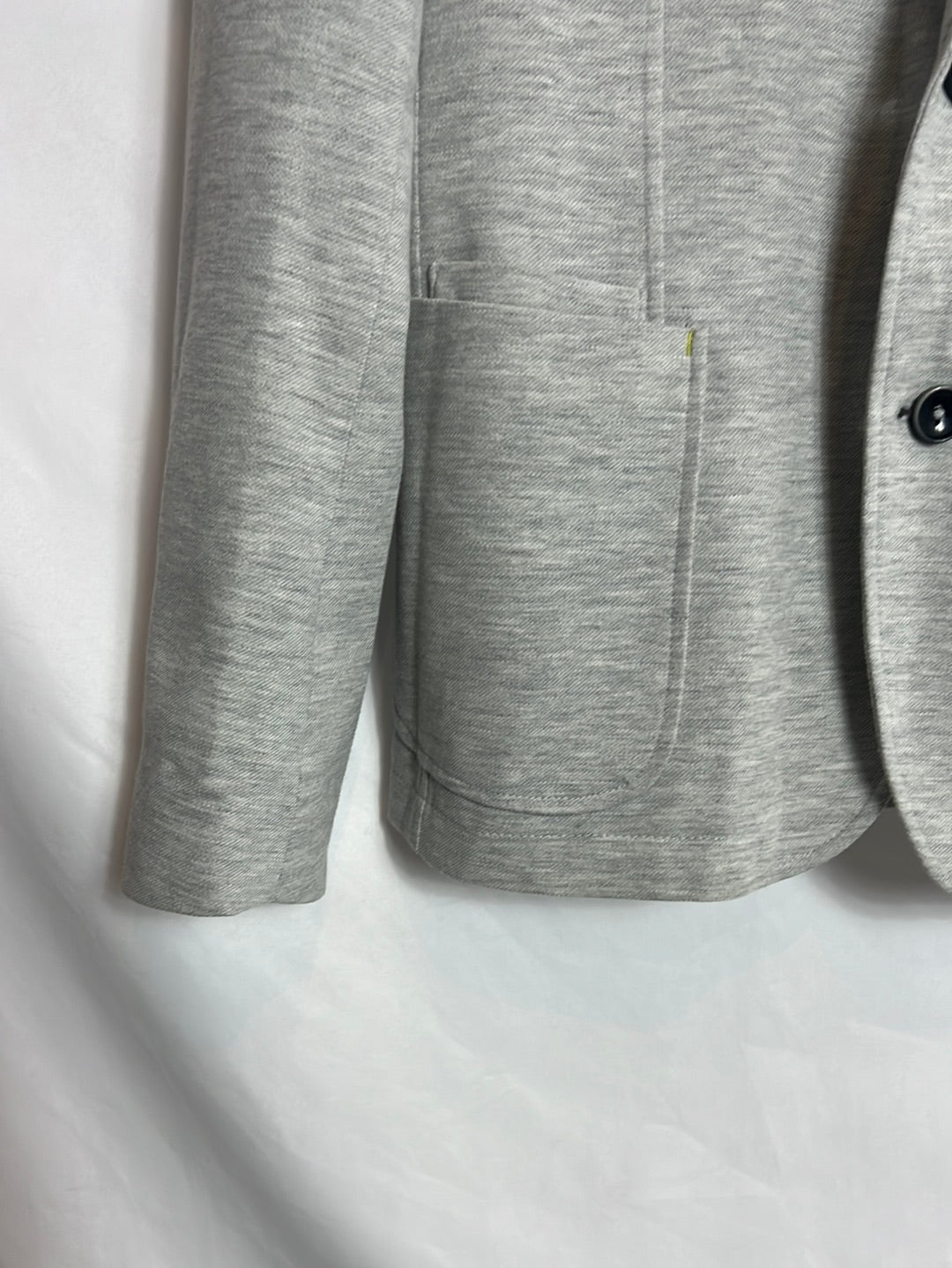 RESERVED. Heathered gray blazer with fluorescent details. TS