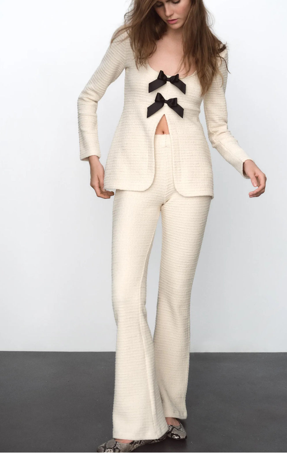 ZARA. Conjunto beige textura lazo