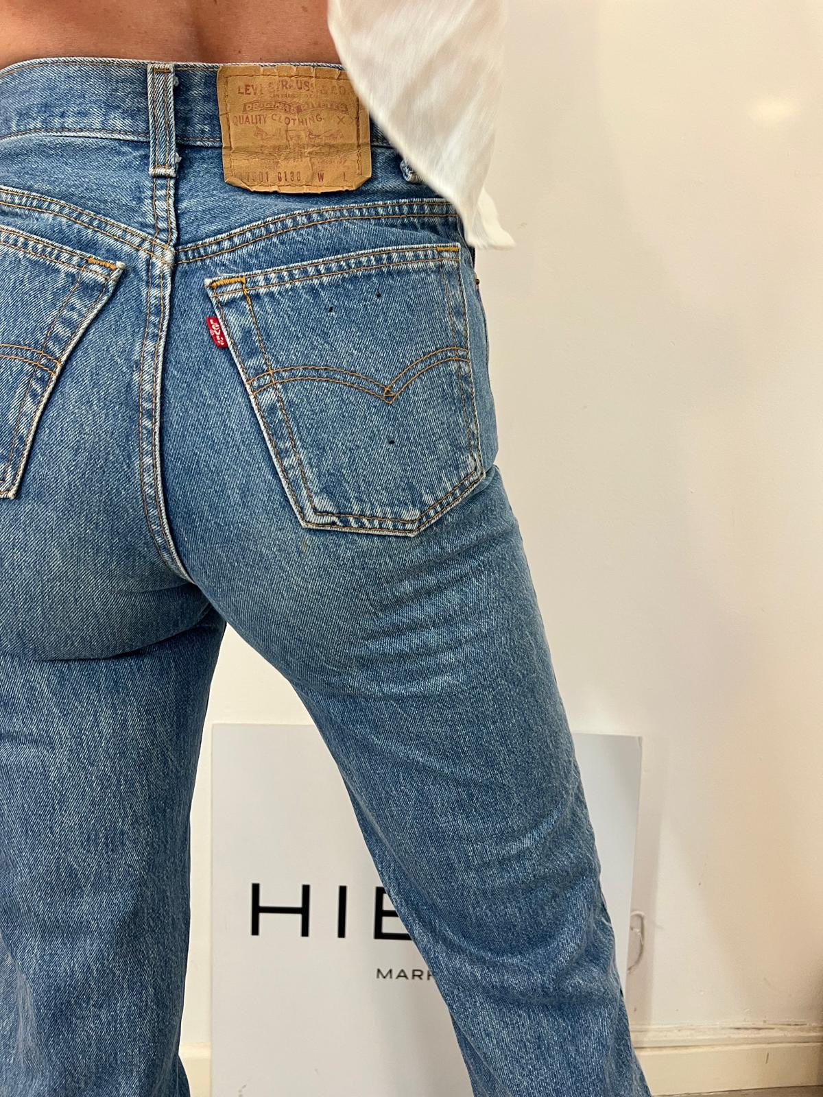 LEVI’S . Denim vintage abotonado lavado medio
