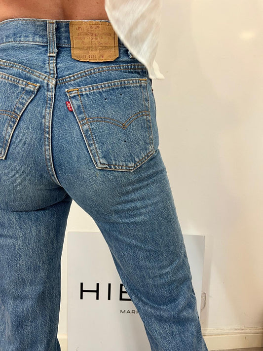 LEVI’S . Denim vintage abotonado lavado medio