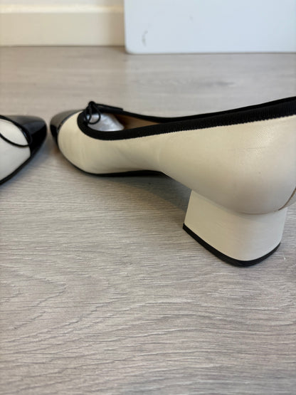 MASCARÓ. Bailarina tacón medio bicolor