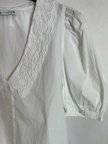 ZARA. Camisa blanca cuello bordado T.s