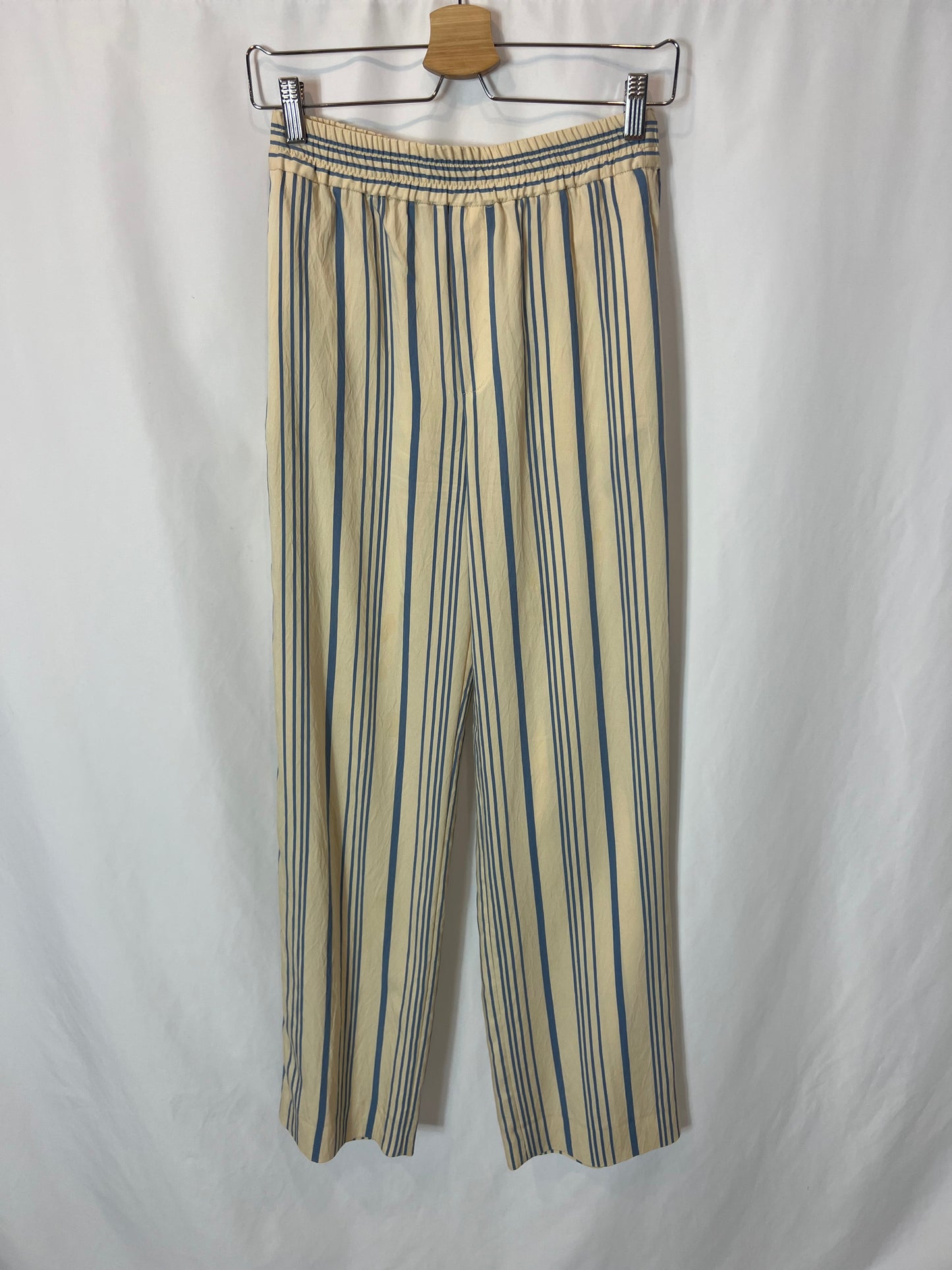 ZARA. Total look beige rayas. T XS