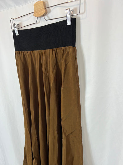 CORTANA. Flowing khaki skirt with waist detail. Size 38