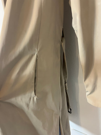 ZARA. Chaqueta larga beige estilo gabardina. T XS