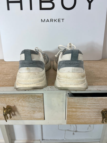 MIM. Zapatillas textura azul claro. T 40