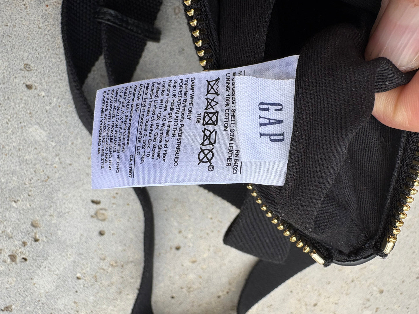 GAP. Bolso mini bandolera/riñonera en negro